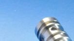 Der Edelstahl UGIMA ® 4598 von Ugitech ermöglicht eine kosten- und zeiteffiziente Fertigung von hochwertigen Präzisionsteilen, wie filigranen Schrauben (Foto: Ugitech).
